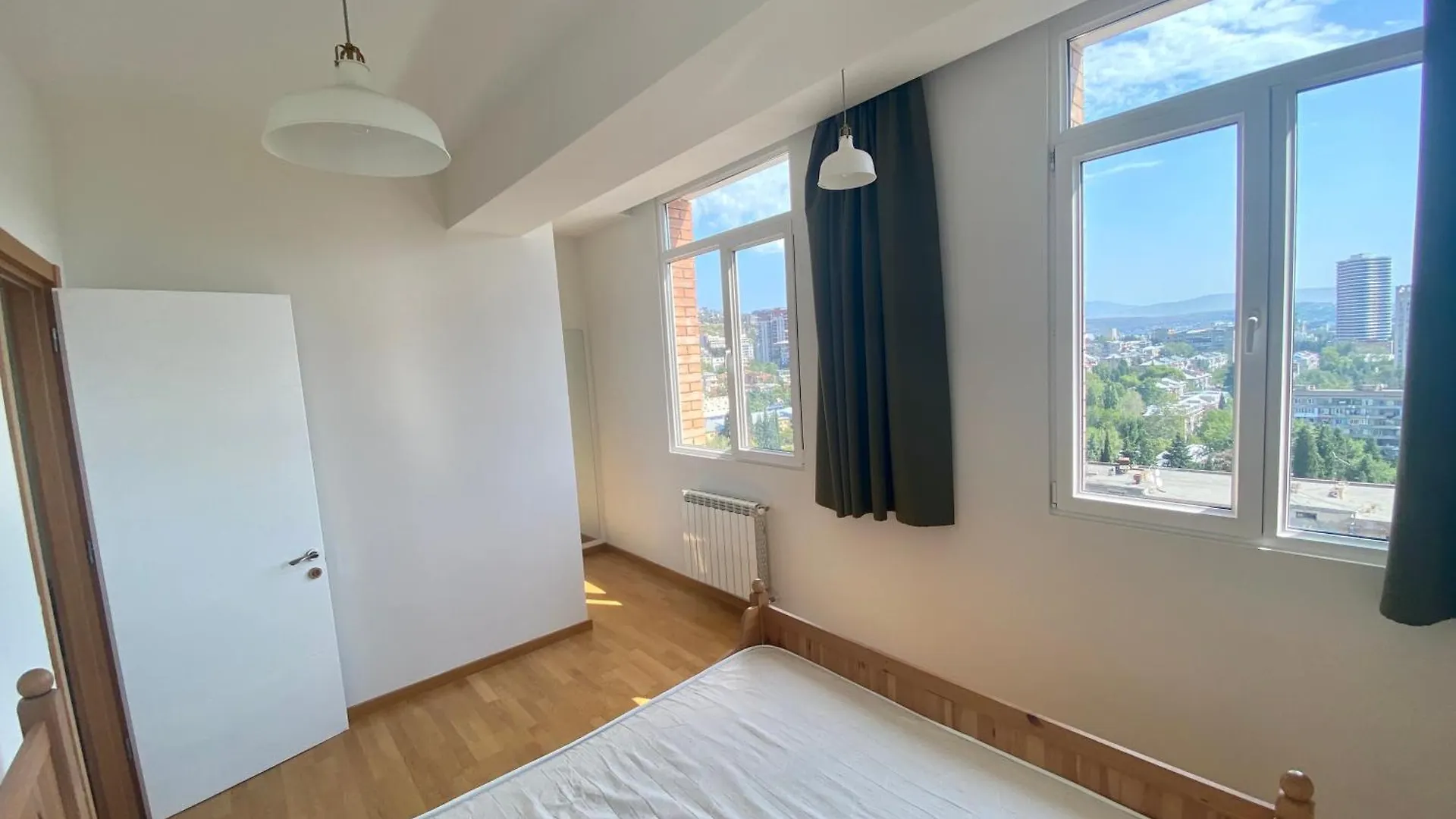 Апартаменты Bright 2Br With Views & Parking Тбилиси