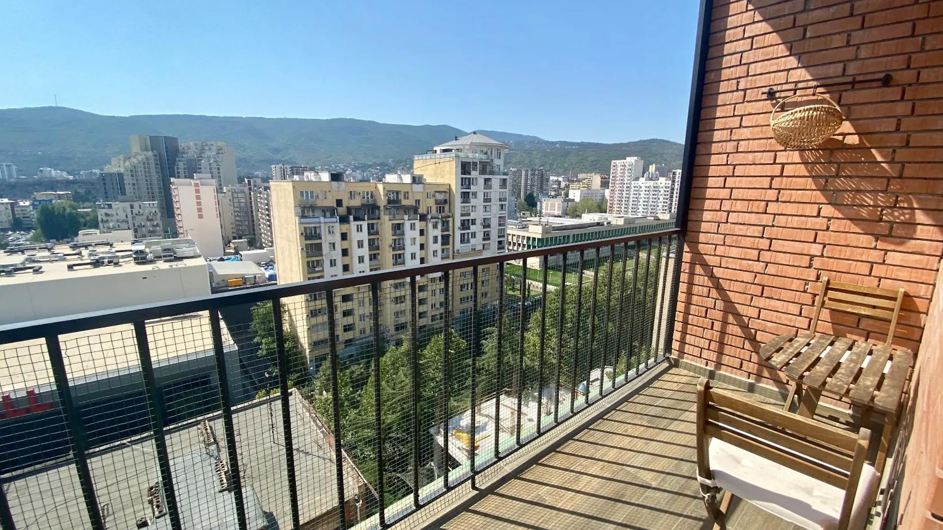 Апартаменты Bright 2Br With Views & Parking Тбилиси 0*,  Грузия