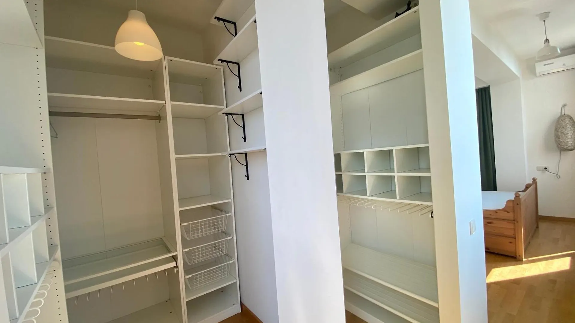 Апартаменты Bright 2Br With Views & Parking Тбилиси