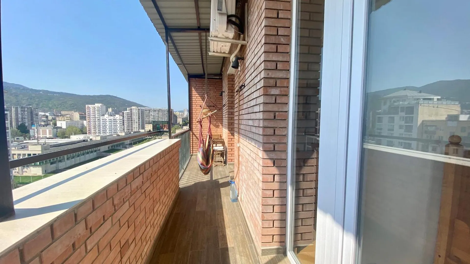 Апартаменты Bright 2Br With Views & Parking Тбилиси