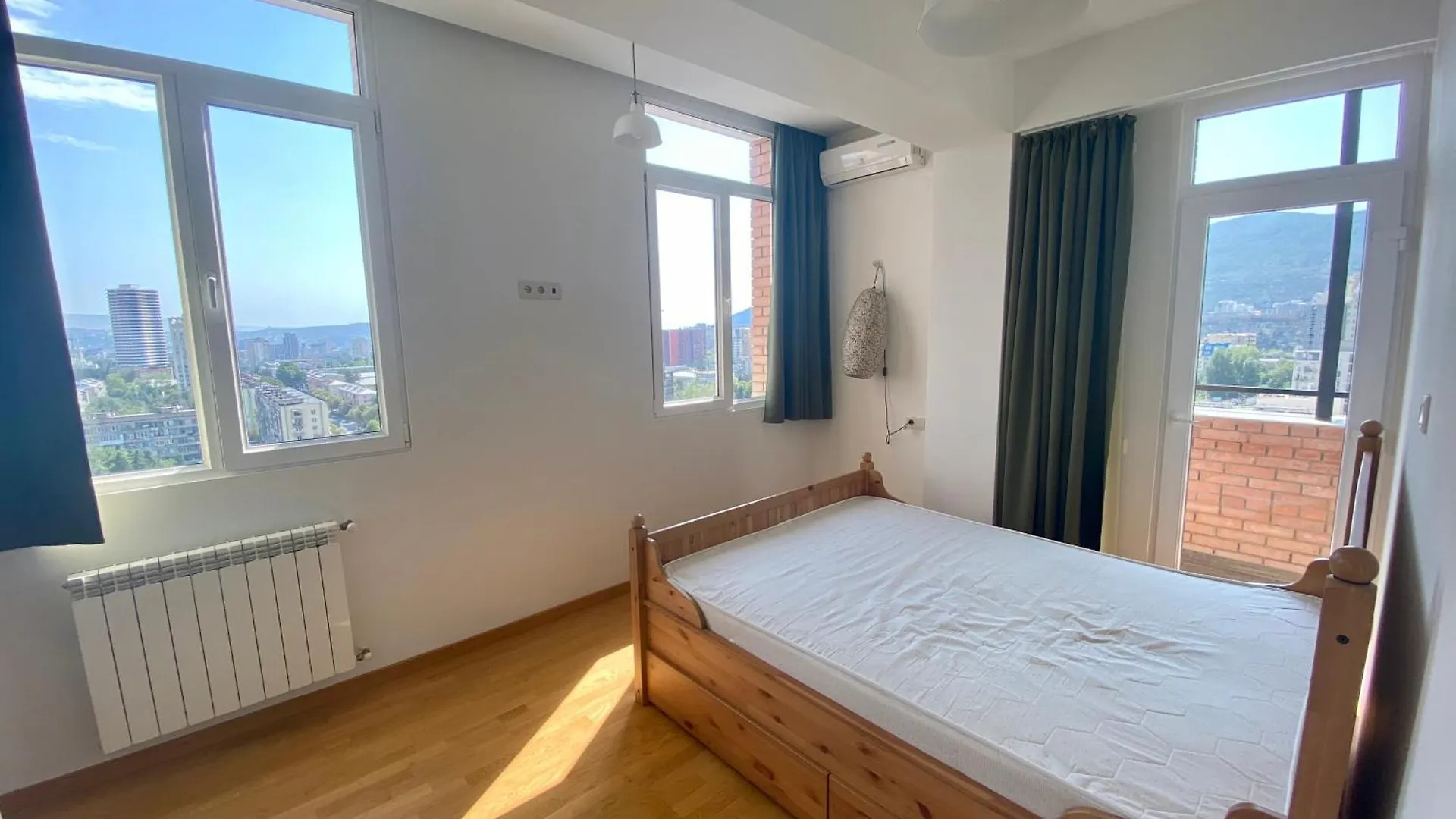 Апартаменты Bright 2Br With Views & Parking Тбилиси 0*,  Грузия