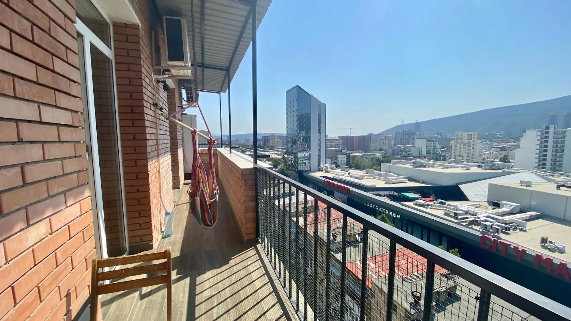 Апартаменты Bright 2Br With Views & Parking Тбилиси